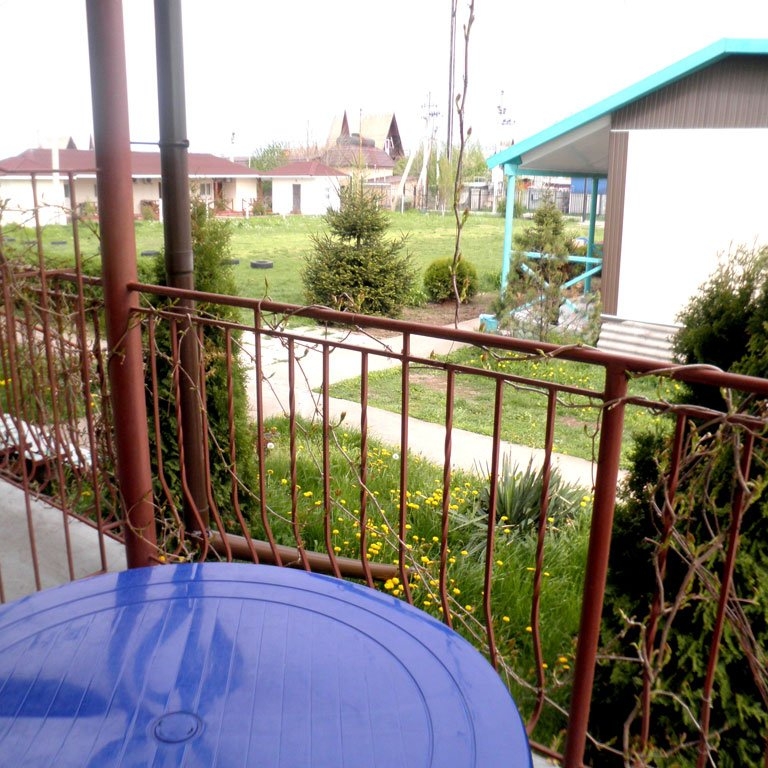 Возле номера